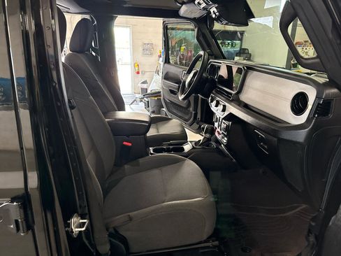 Used 2024 Jeep Wrangler Unlimited image 53