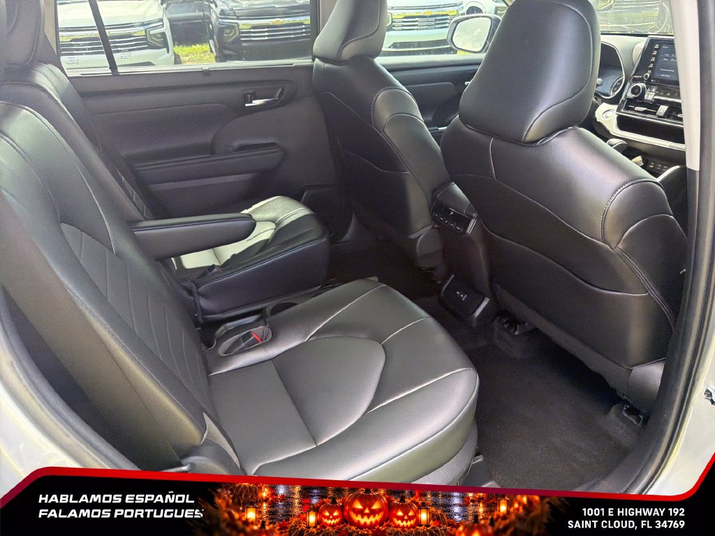 Used 2022 Toyota Highlander XLE FWD image 33