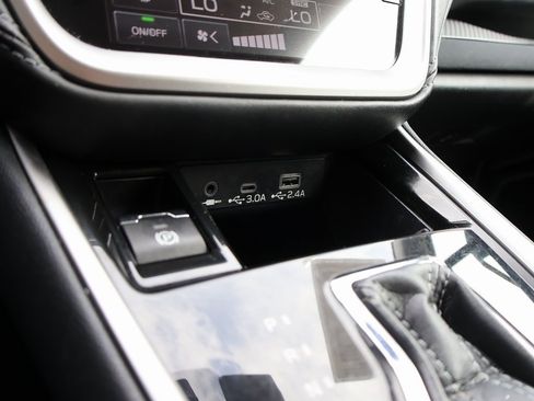 Used 2024 Subaru Outback Premium image 38