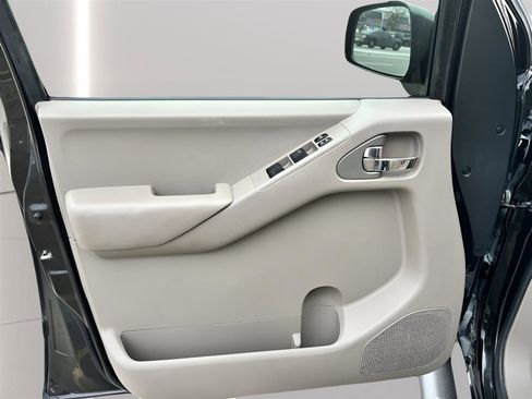 Used 2014 Nissan Frontier SV w/ SV Value Truck Package image 25