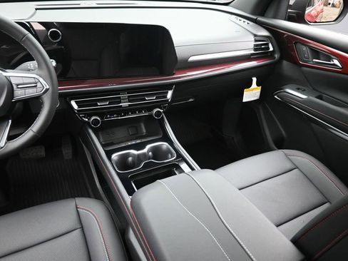 New 2026 Chevrolet Traverse Z71 w/ Driver Confidence Package image 14