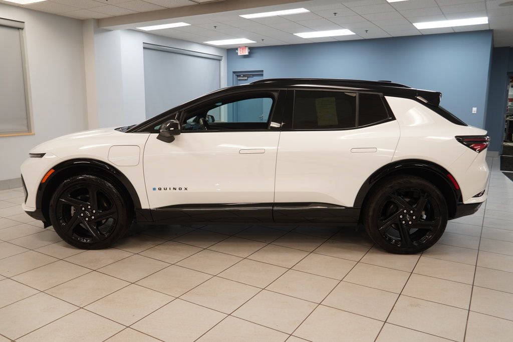 Used 2024 Chevrolet Equinox EV RS AWD/4WD image 2