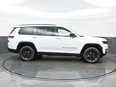 New 2025 Jeep Grand Cherokee L Altitude image 7