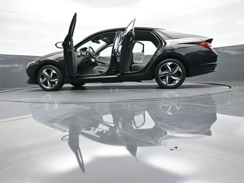 Used 2023 Hyundai Elantra SEL w/ Convenience Package image 48