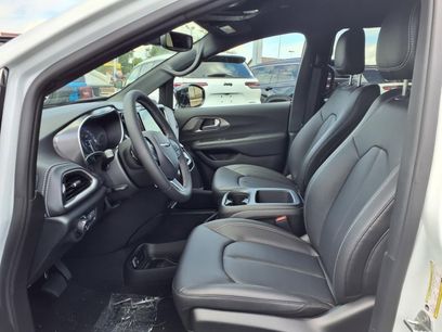 New 2026 Chrysler Pacifica Select