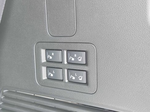 Used 2025 Nissan Armada SL w/ Captain's Chari Seat Package image 13