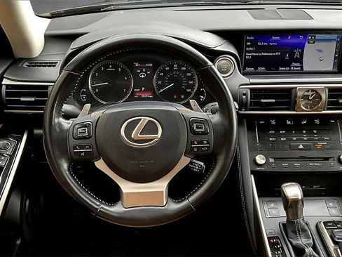 Used 2018 Lexus IS 300 AWD image 8