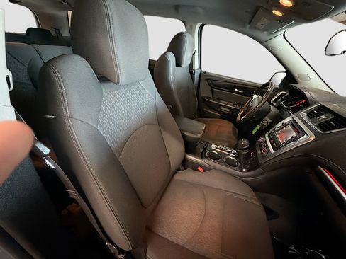 Used 2015 GMC Acadia SLE FWD image 29