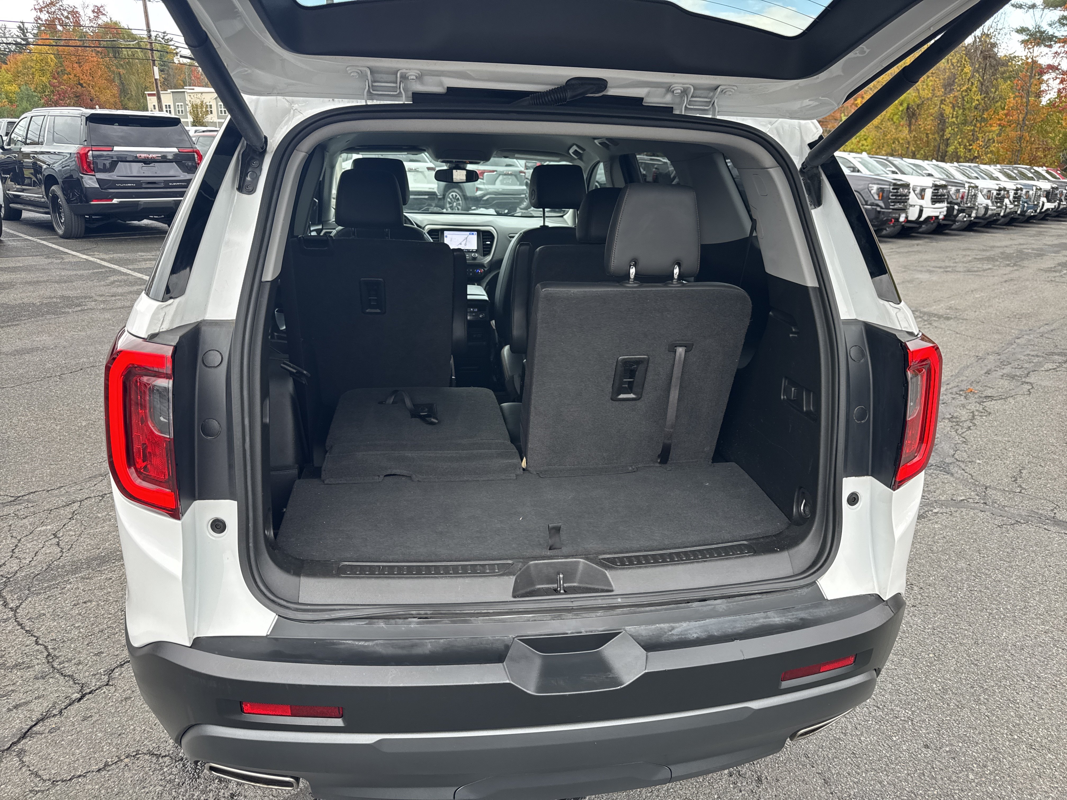 Used 2023 GMC Acadia AT4 AWD/4WD image 8