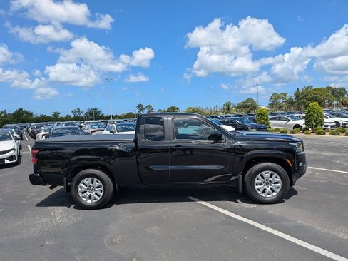 Used 2022 Nissan Frontier SV RWD image 9