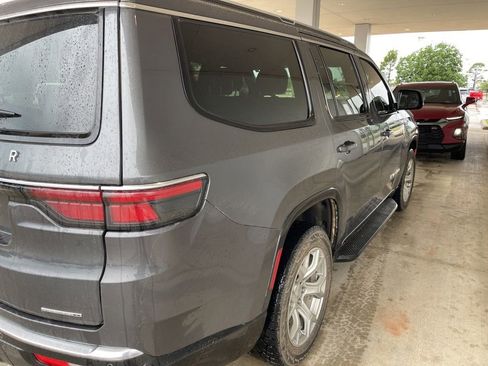 Used 2022 Jeep Wagoneer Series II AWD/4WD image 7