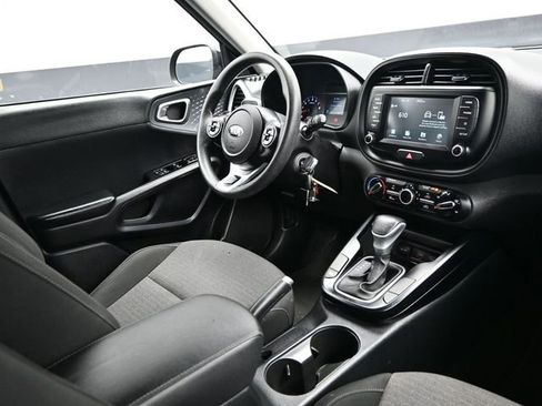 Used 2021 Kia Soul S FWD image 17
