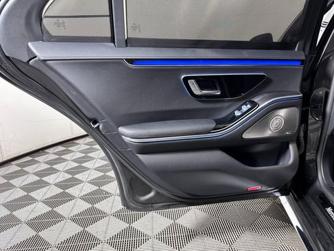 Certified 2022 Mercedes-Benz S 500 4MATIC w/ AMG Line Package image 28