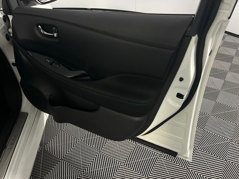 Used 2025 Nissan Leaf SV Plus image 32
