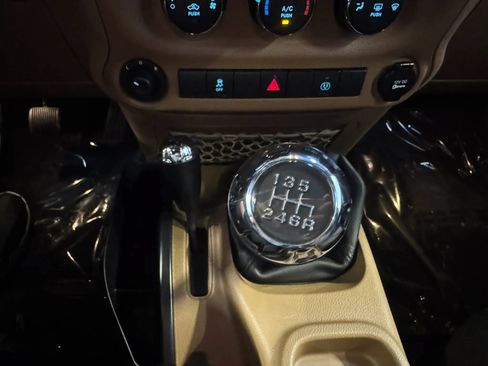 Used 2013 Jeep Wrangler Rubicon w/ PWR Convenience Group AWD/4WD image 16