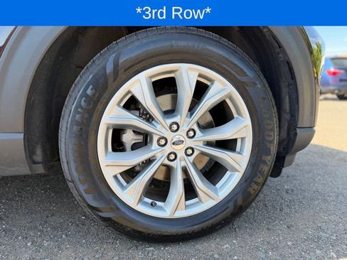 Used 2023 Ford Explorer XLT w/ Equipment Group 202A AWD/4WD image 11
