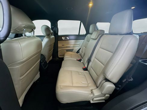 Used 2015 Ford Explorer XLT w/ Equipment Group 202B image 27