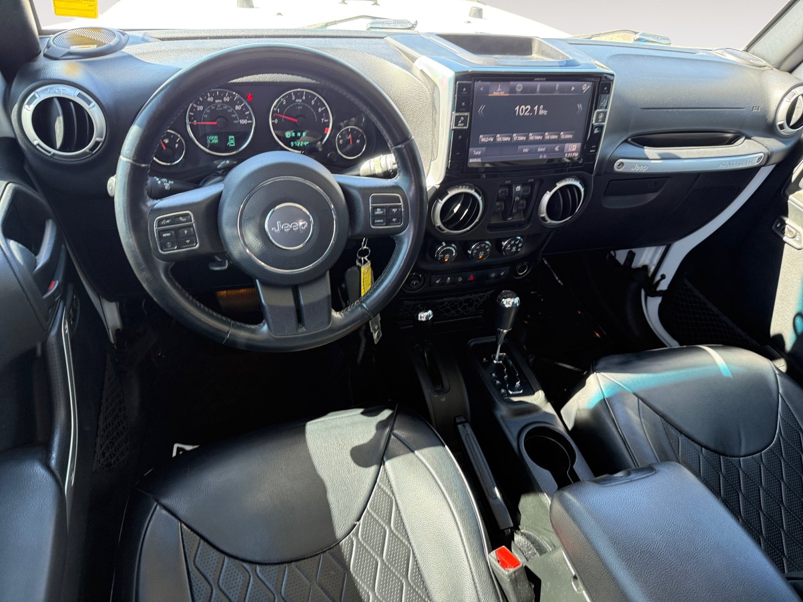 Used 2017 Jeep Wrangler Unlimited Sahara w/ Connectivity Group AWD/4WD image 15