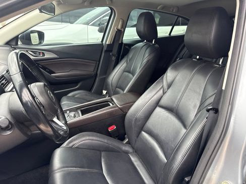 Used 2018 MAZDA MAZDA3 Touring FWD image 9