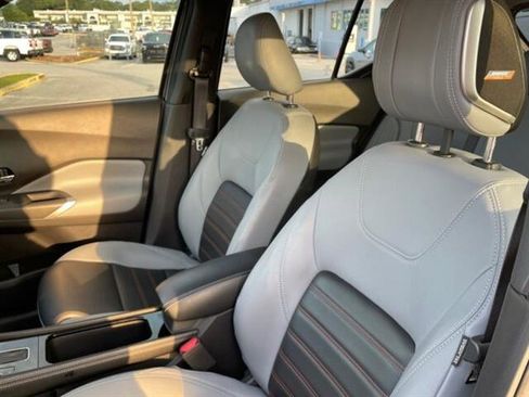 Used 2021 Nissan Kicks SR w/ SR Premium Package image 13