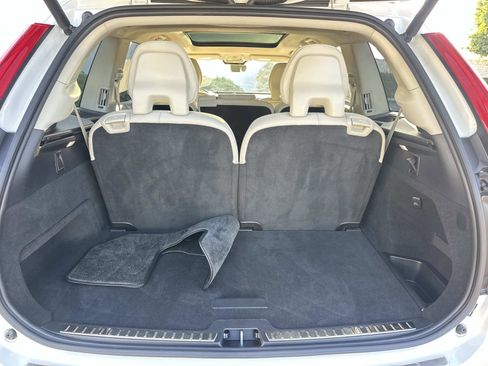 Certified 2025 Volvo XC90 B6 Plus w/ Protection Package Premier image 24