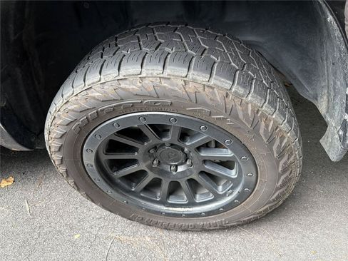 Used 2022 RAM 1500 Laramie AWD/4WD image 10