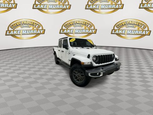 Used 2024 Jeep Gladiator Sport AWD/4WD image 5