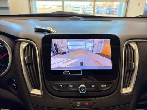 Used 2024 Chevrolet Malibu LT image 2