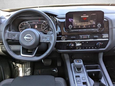 Used 2024 Nissan Pathfinder SV image 17