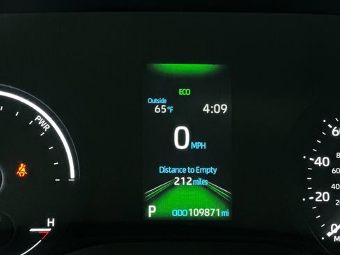 Used 2023 Toyota Sienna XSE image 28