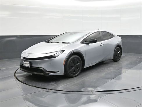 New 2026 Toyota Prius LE image 1