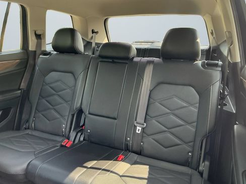 Used 2025 Volkswagen Atlas SE AWD/4WD image 14