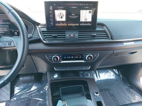 Used 2023 Audi Q5 2.0T Premium Plus w/ Premium Plus Package AWD/4WD image 21