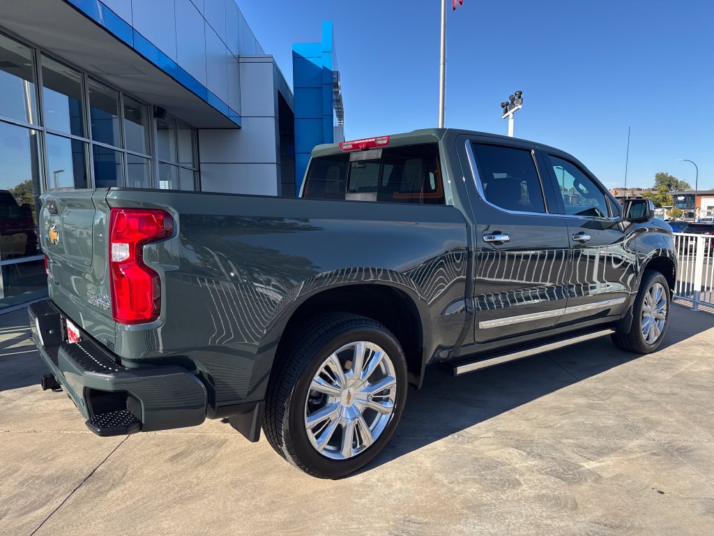 Used 2026 Chevrolet Silverado 1500 High Country AWD/4WD image 5