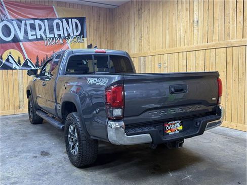 Used 2018 Toyota Tacoma TRD Off-Road AWD/4WD image 6