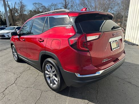 Used 2023 GMC Terrain SLT image 8