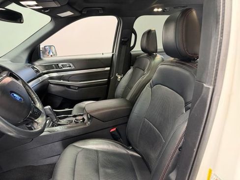 Used 2019 Ford Explorer Sport w/ Equipment Group 401A AWD/4WD image 16