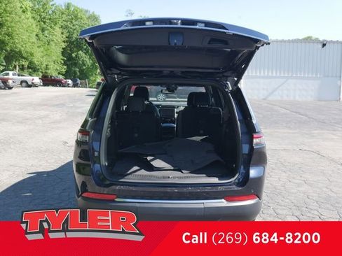 Used 2024 Jeep Grand Cherokee L Limited AWD/4WD image 16
