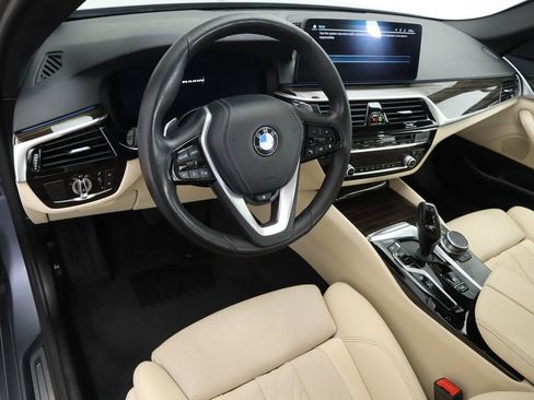 Used 2021 BMW 530e xDrive 530e iPerformance w/ Convenience Package image 9