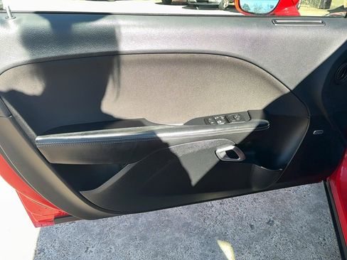 Used 2015 Dodge Challenger SXT w/ Driver Convenience Group image 10