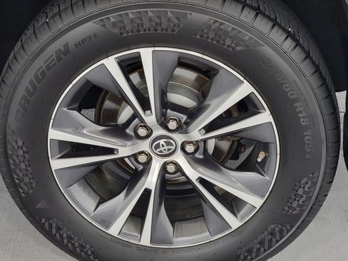 Used 2016 Toyota Highlander XLE image 11