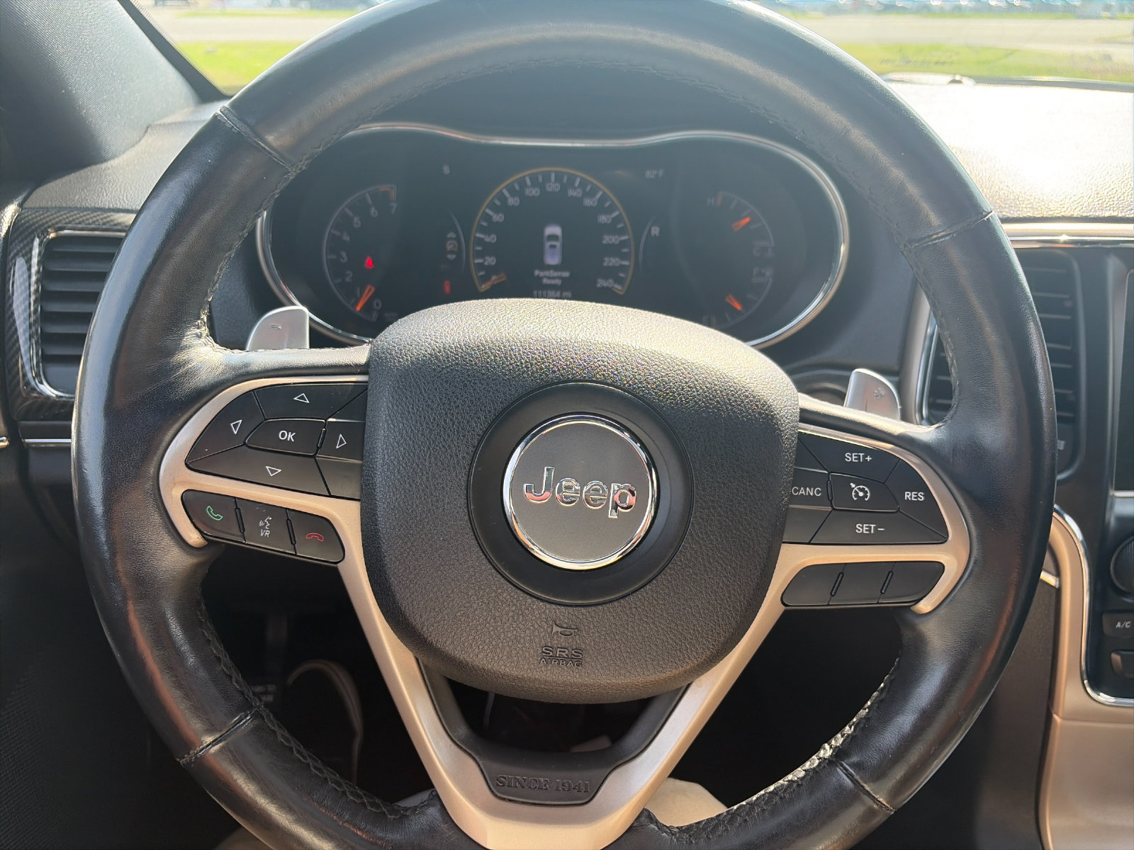 Used 2014 Jeep Grand Cherokee Limited AWD/4WD image 25
