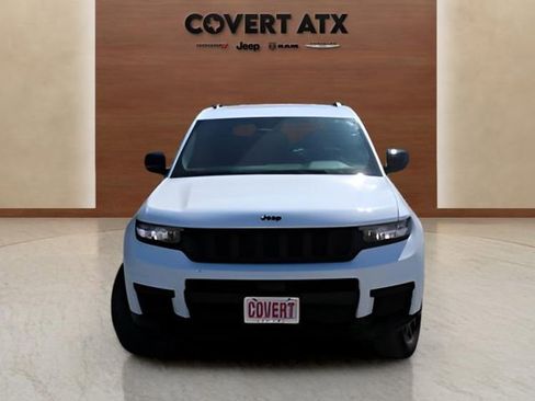 Used 2024 Jeep Grand Cherokee L Laredo image 8