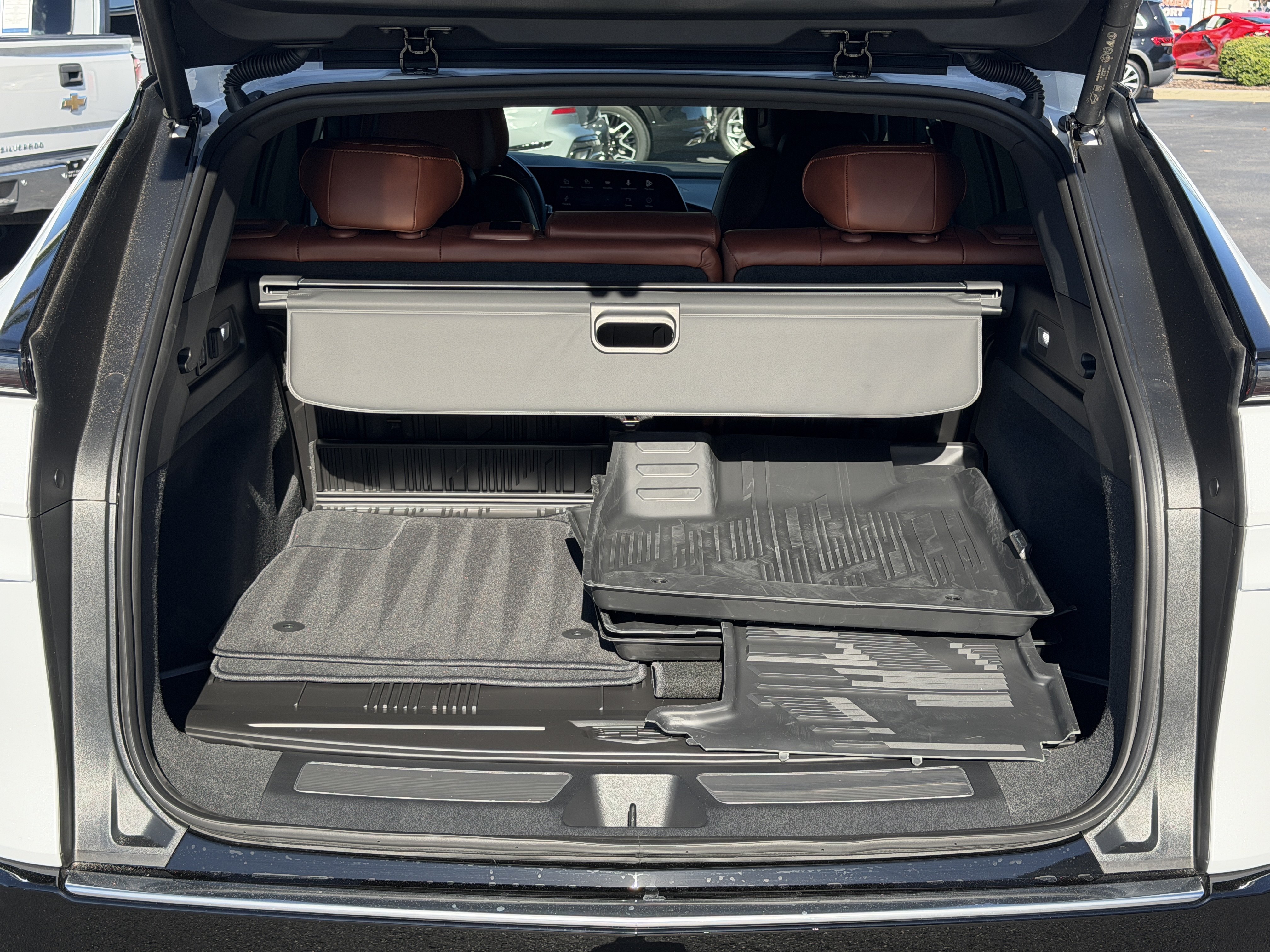 Used 2027 Cadillac Lyriq Signature Luxury RWD image 11