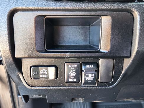 Used 2017 Toyota Tacoma TRD Sport w/ Tow Package (A/T) AWD/4WD image 24