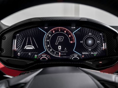 Used 2025 Lamborghini Revuelto image 15