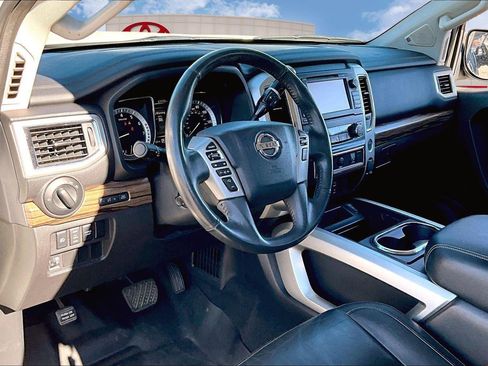 Used 2018 Nissan Titan SL image 13