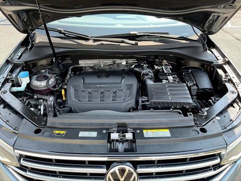Used 2023 Volkswagen Tiguan SE AWD/4WD image 30