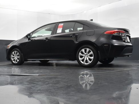 Used 2025 Toyota Corolla LE image 37