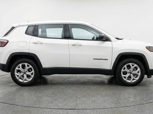 Used 2025 Jeep Compass Latitude AWD/4WD image 11
